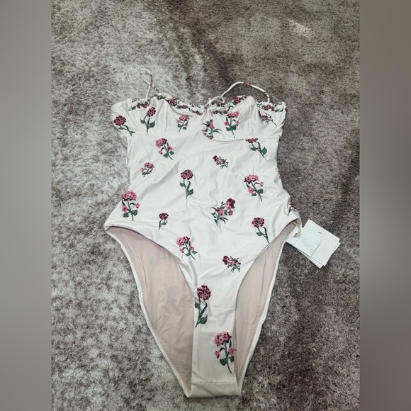 Ebano Quebrada One Piece in Multicolor
Agua by Agua Bendita - Picture 3 of 7